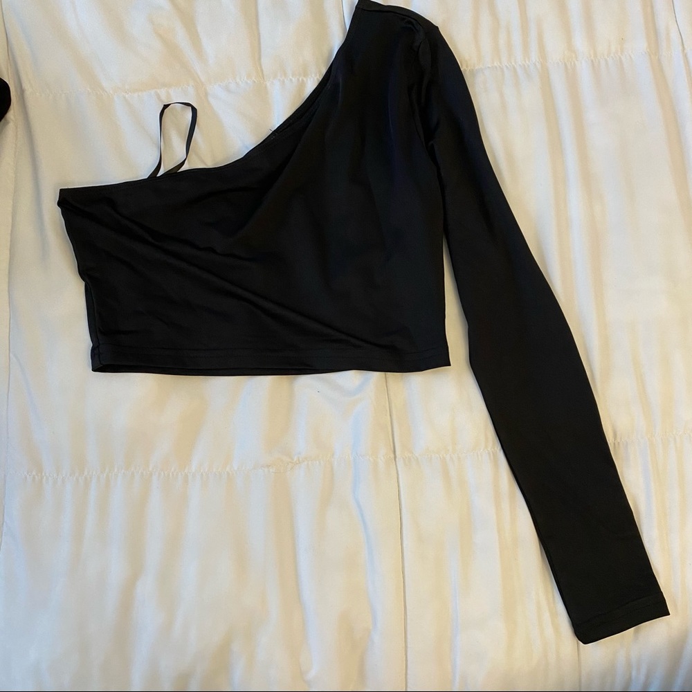 one shoulder long sleeve
